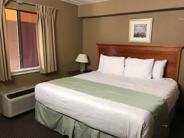 Photo - Americas Best Value Inn Laredo