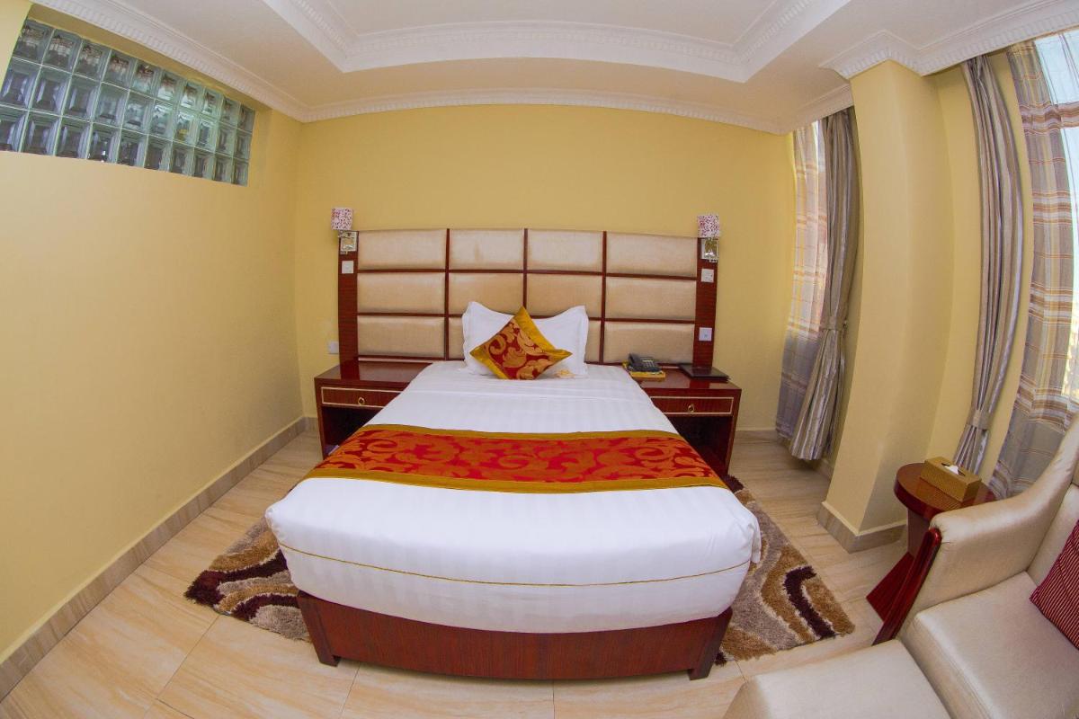 Tiffany Diamond Hotels Ltd - Indira Gandhi street photo 3