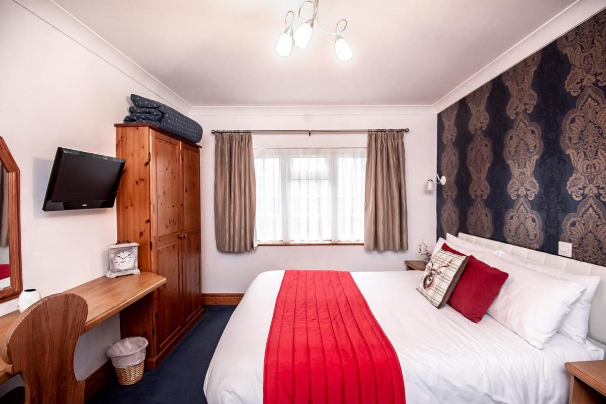 Photo - Trivelles Waterhall Country Gatwick Hotel & airport parking