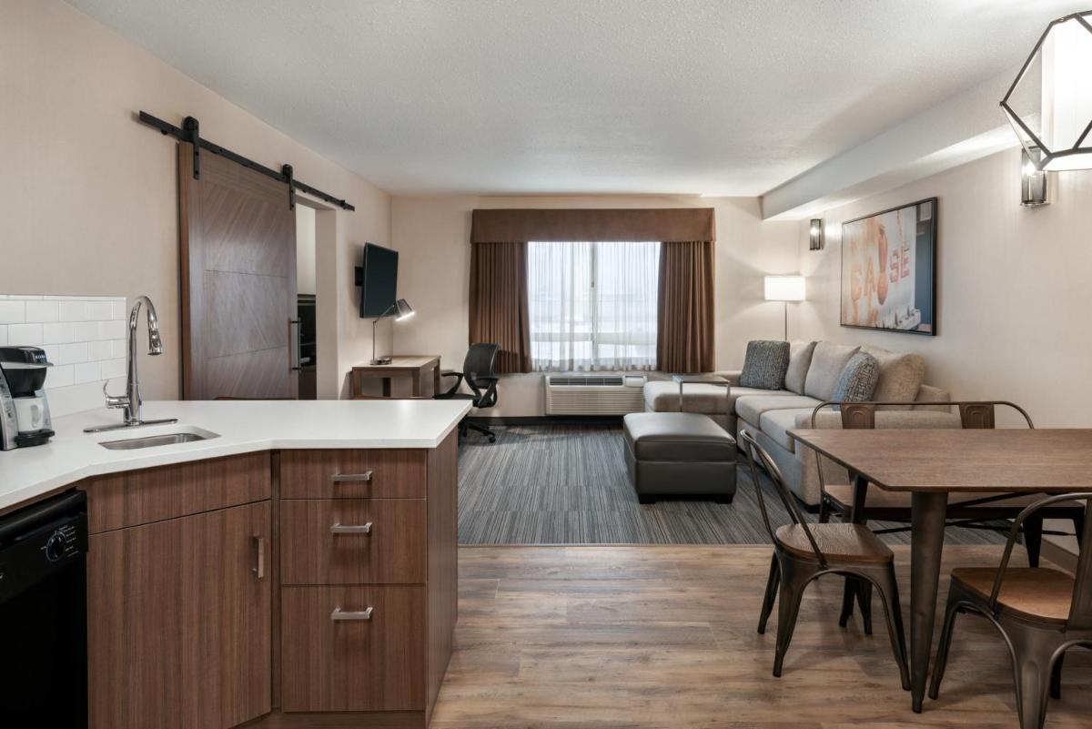 Photo - Ramada by Wyndham Airdrie Hotel & Suites