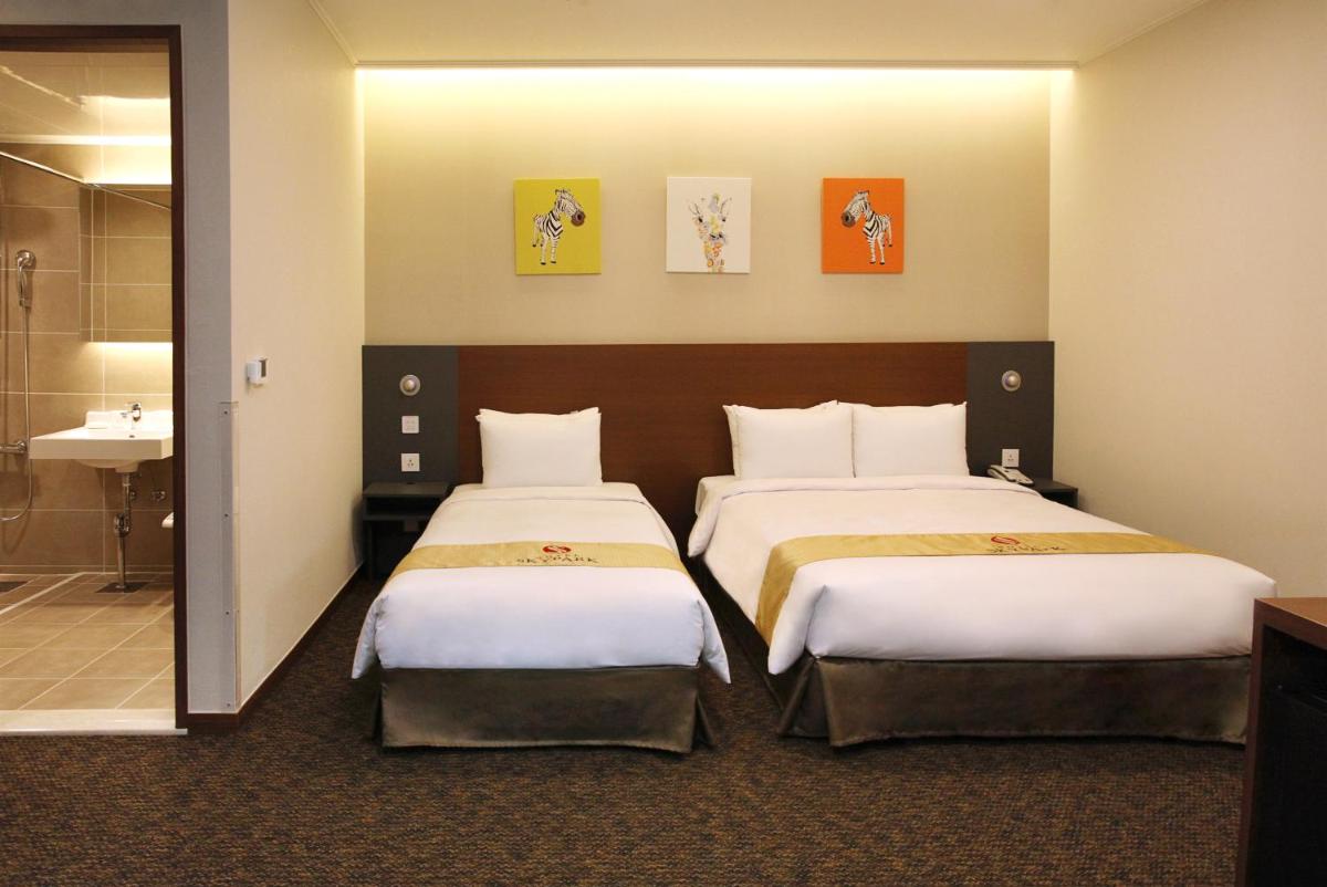 Photo - Hotel Skypark Myeongdong 2