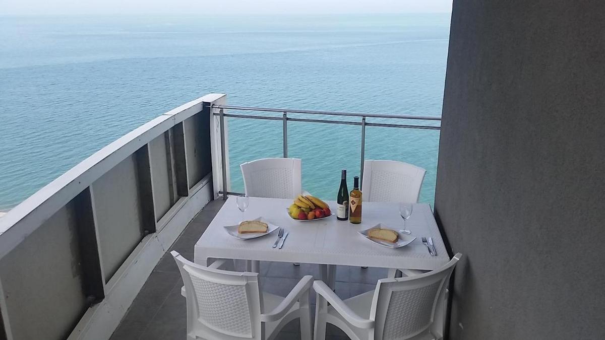 Photo - PURE WELLNESS SEA-VIEW Beluga & Dolphin Luxury HOTEL apartments