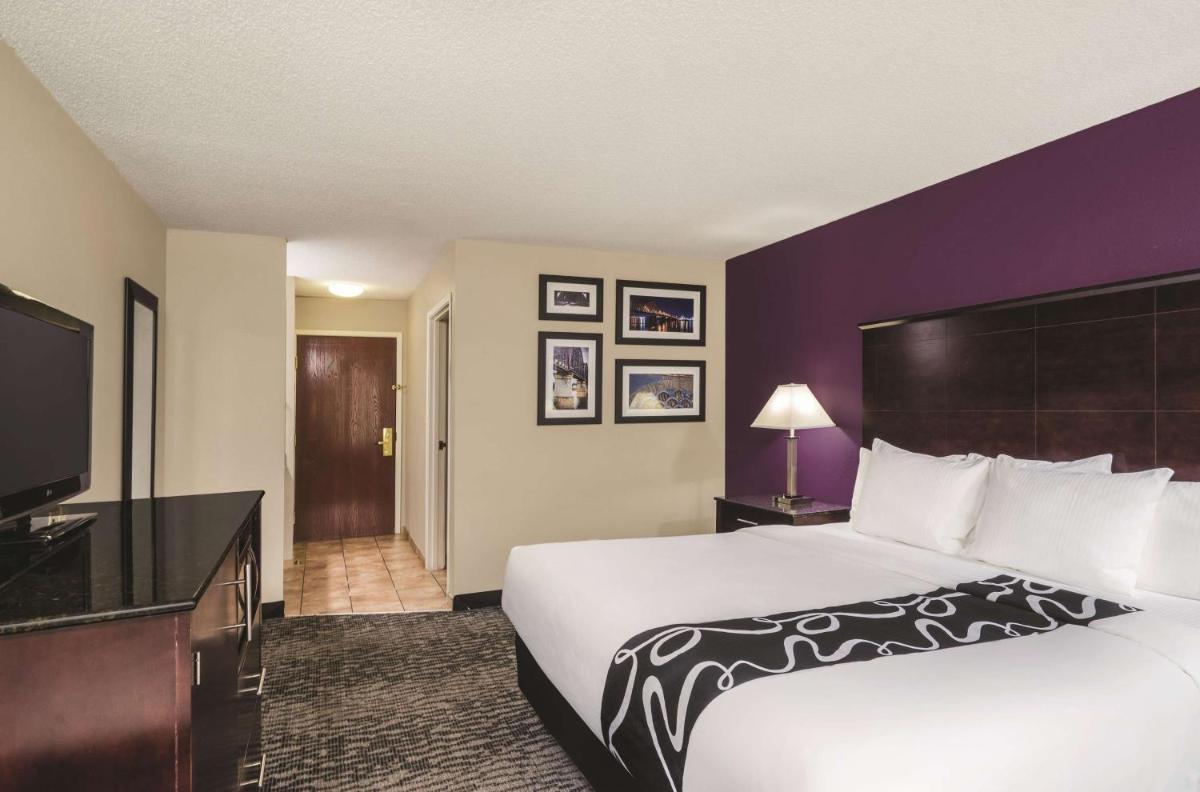 Photo - La Quinta Inn & Suites by Wyndham Louisville East