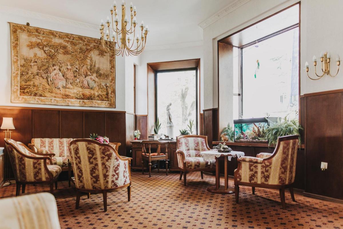 Poor Service Graphics Hotel Spottel in Bad Nauheim | Rest Reserve