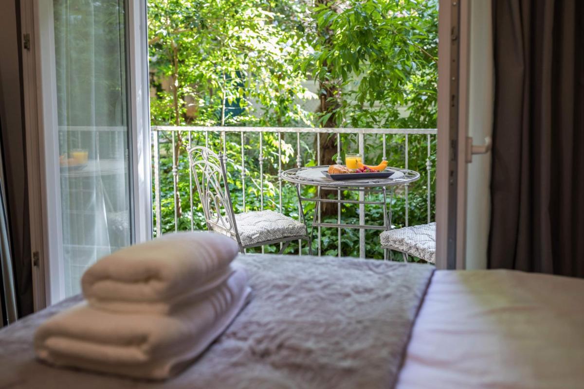 Photo - Luxury rooms with balcony