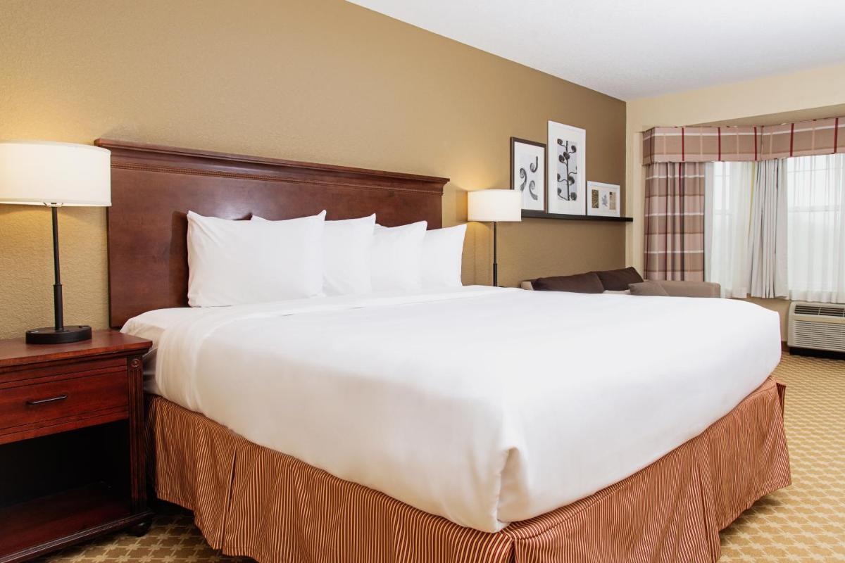 Photo - Country Inn & Suites by Radisson, Milwaukee West (Brookfield), WI