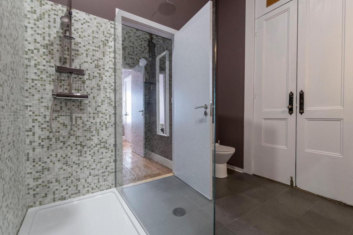 Foto - Guesthouse Bonjardim Suites by LovelyStay