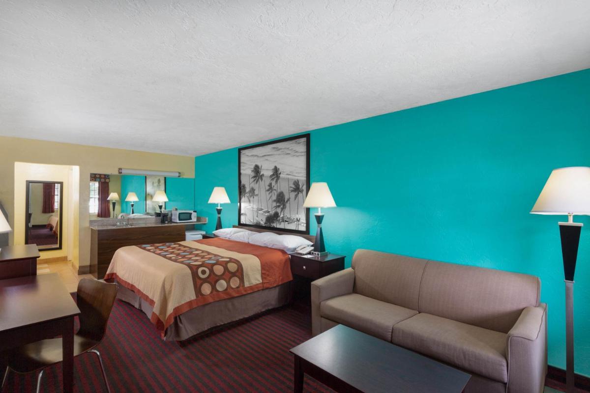 Photo - Super 8 by Wyndham Bradenton Sarasota Area