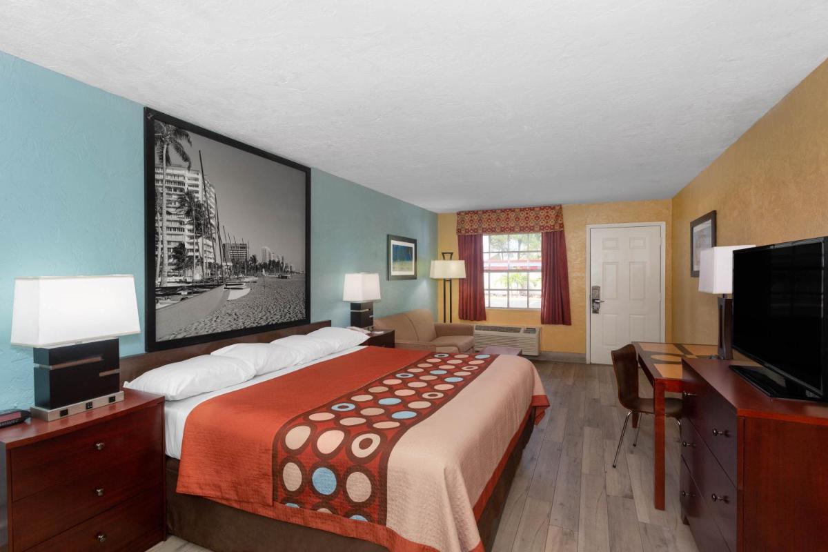 Photo - Super 8 by Wyndham Bradenton Sarasota Area