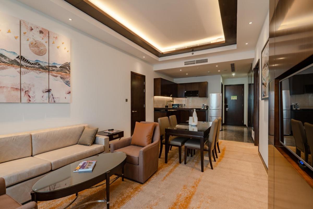 Johari Rotana photo 7