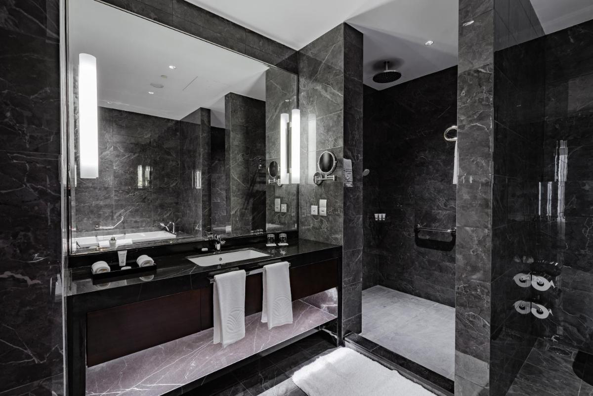 Johari Rotana photo 8