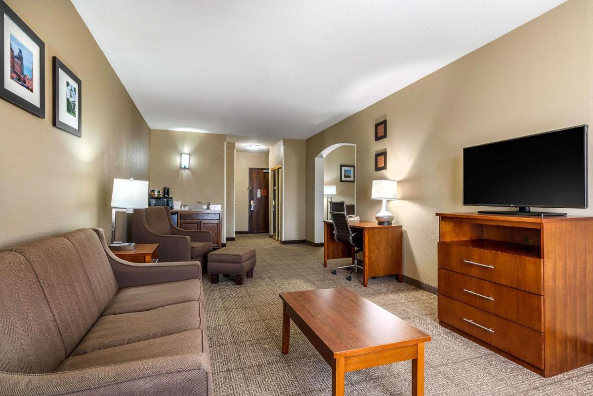 Photo - Comfort Inn & Suites Sacramento – University Area