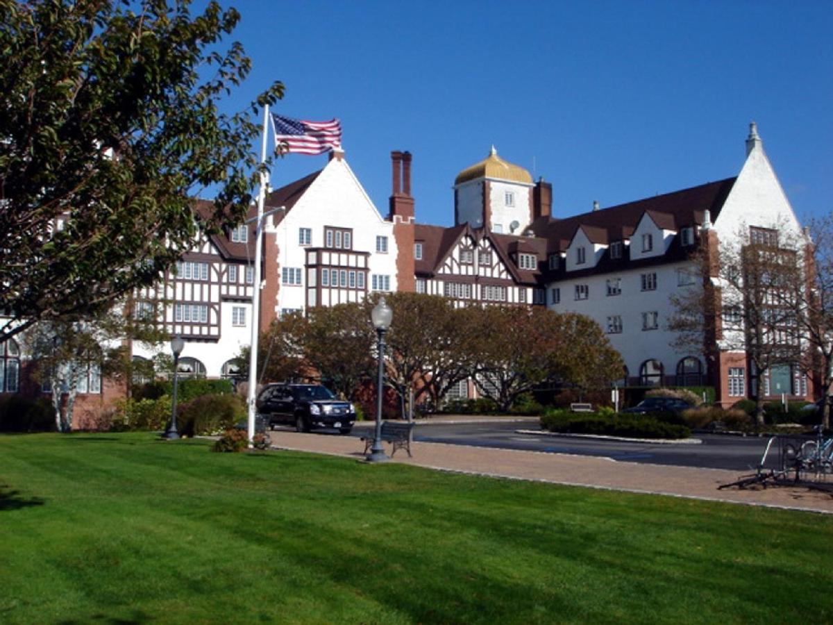 Photo - Montauk Manor