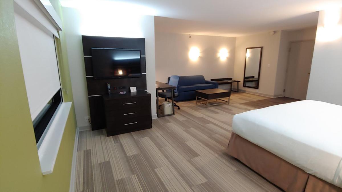 Photo - Holiday Inn Express Schaumburg-Rolling Meadows, an IHG Hotel