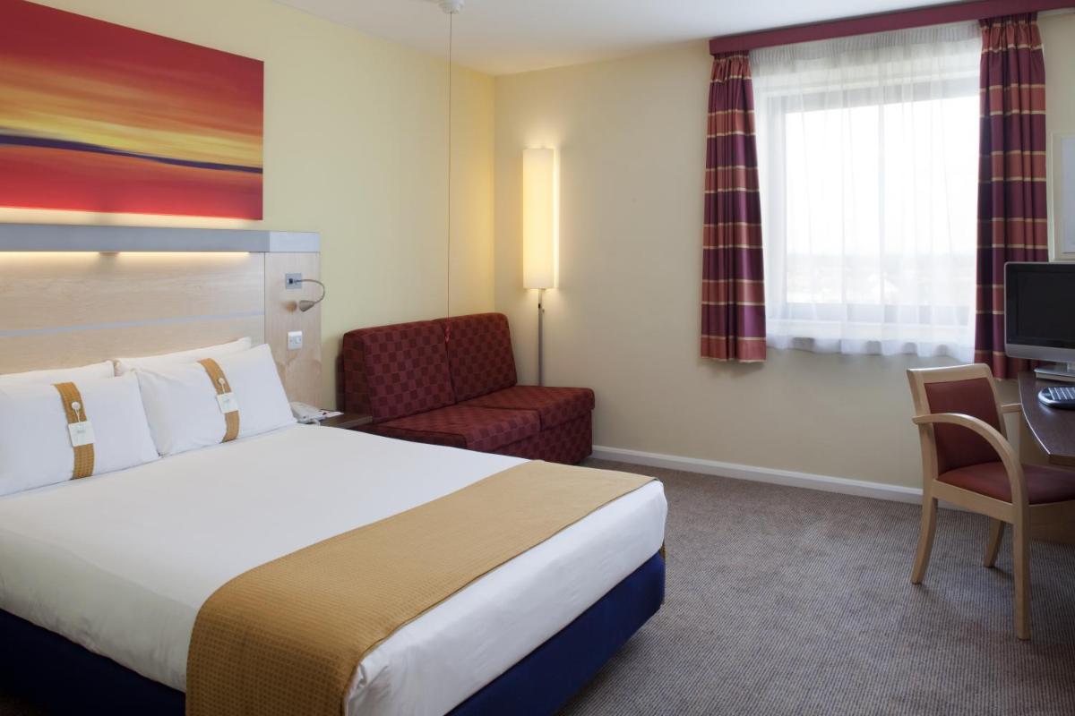 Photo - Holiday Inn Express London - Newbury Park, an IHG Hotel