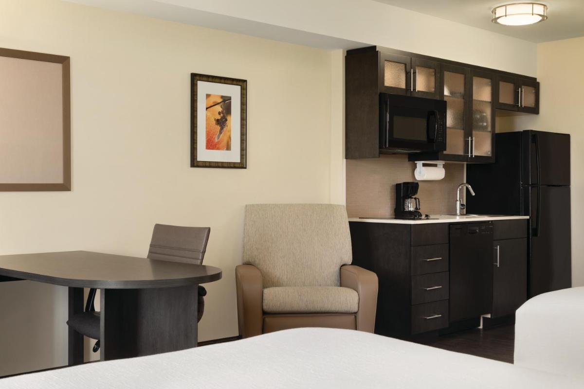 Photo - Park Inn by Radisson, Calgary Airport North, AB