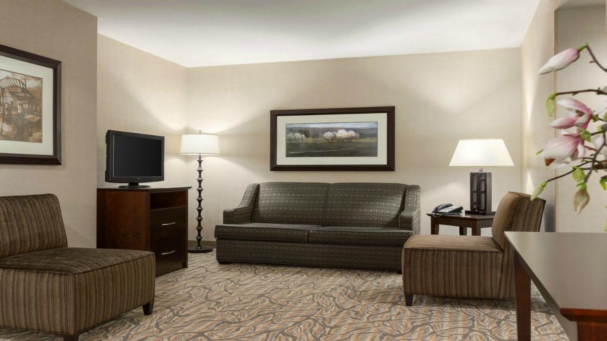 Photo - Holiday Inn Hotel & Suites Gateway, an IHG Hotel