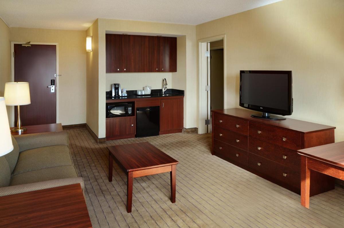 Photo - Holiday Inn & Suites Winnipeg Downtown, an IHG Hotel