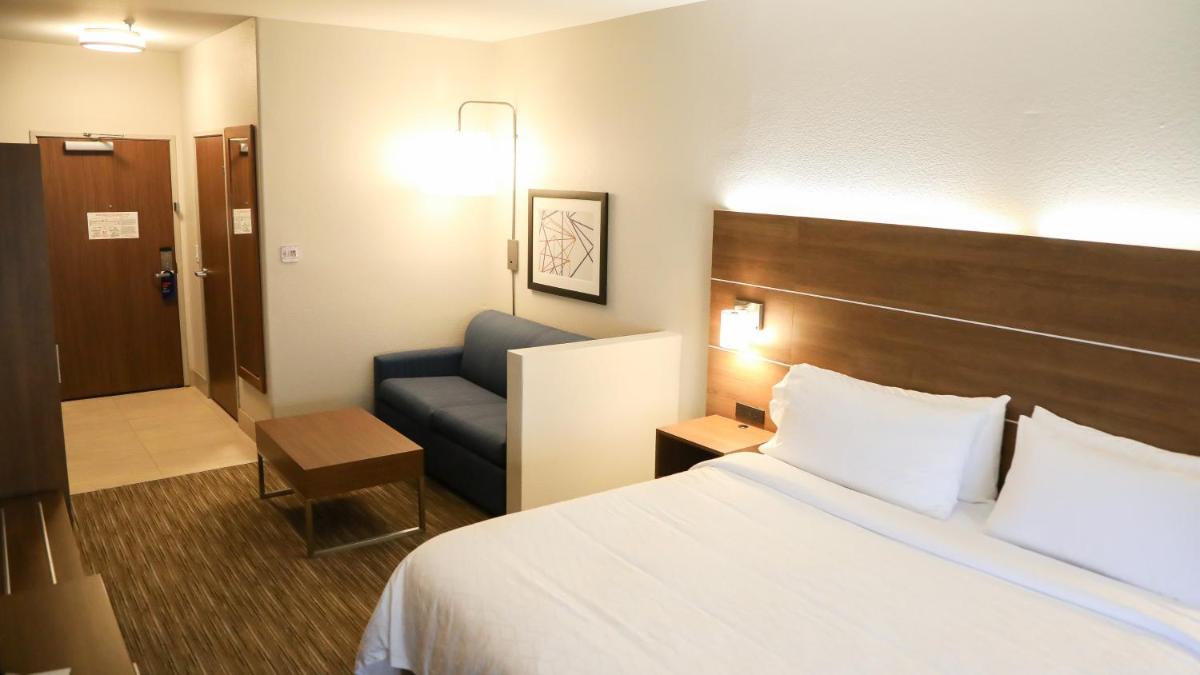 Photo - Holiday Inn Express & Suites Colorado Springs North, an IHG Hotel