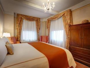 Photo - Hotel Elysee by Library Hotel Collection