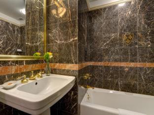Photo - Hotel Elysee by Library Hotel Collection
