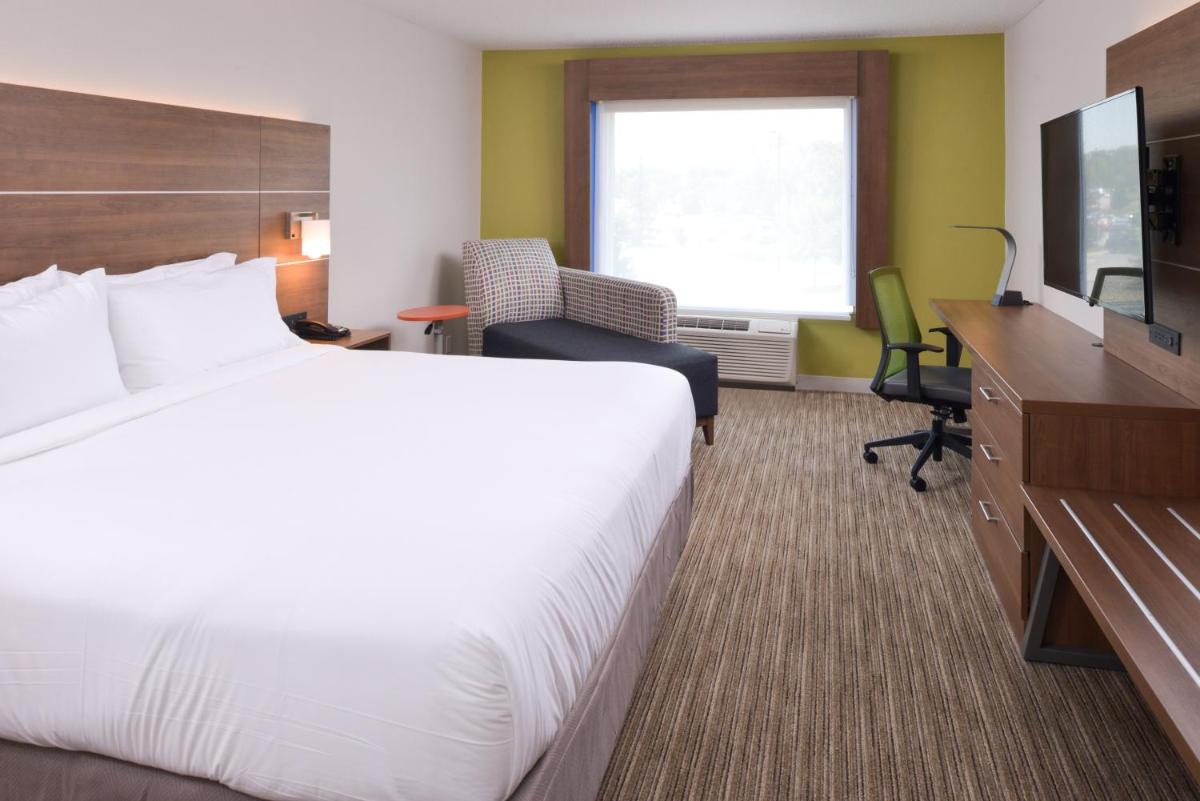 Photo - Holiday Inn Express & Suites - Omaha - 120th and Maple, an IHG Hotel