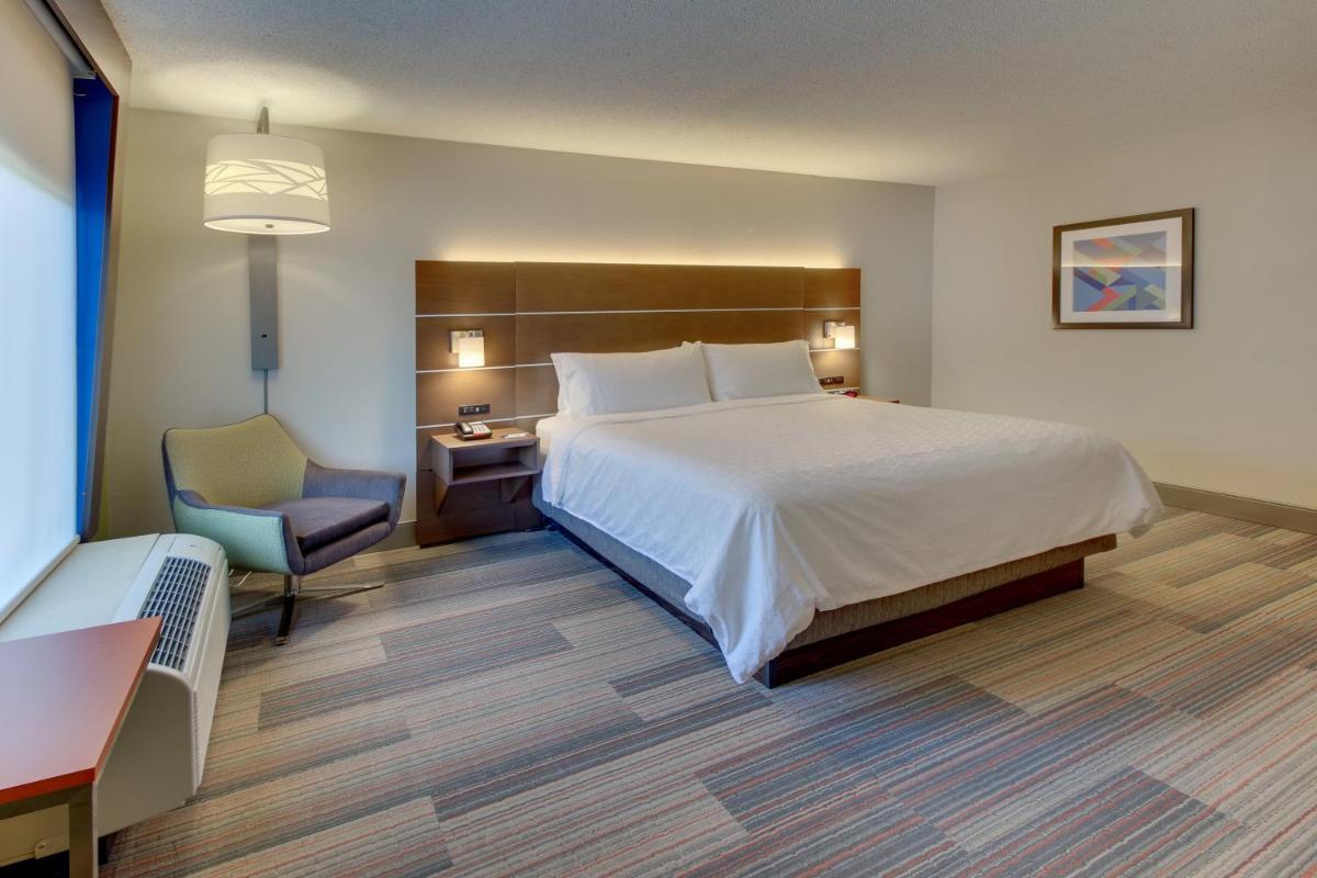 Photo - Holiday Inn Express & Suites Atlanta Perimeter Mall Hotel, an IHG Hotel