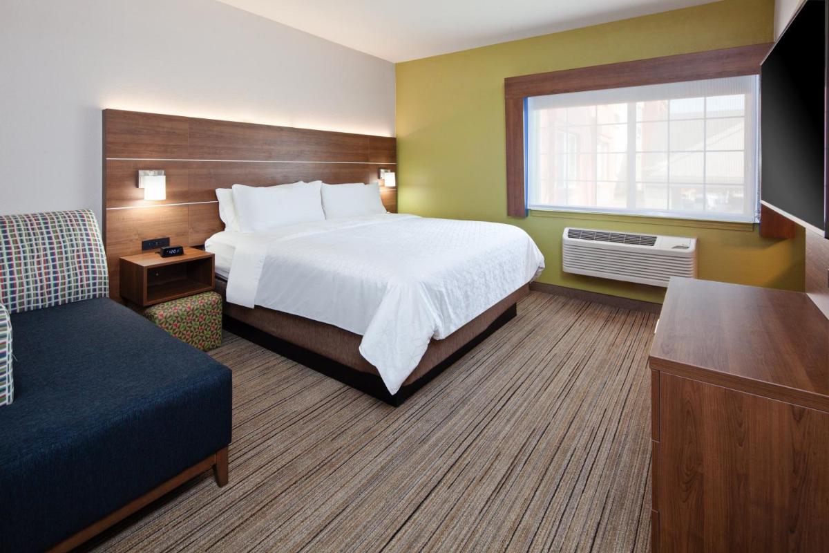 Photo - Holiday Inn Express & Suites - Tulare, an IHG Hotel