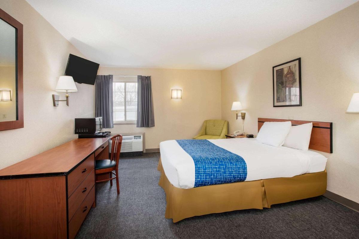 Photo - Travelodge by Wyndham Colorado Springs Airport/Peterson AFB