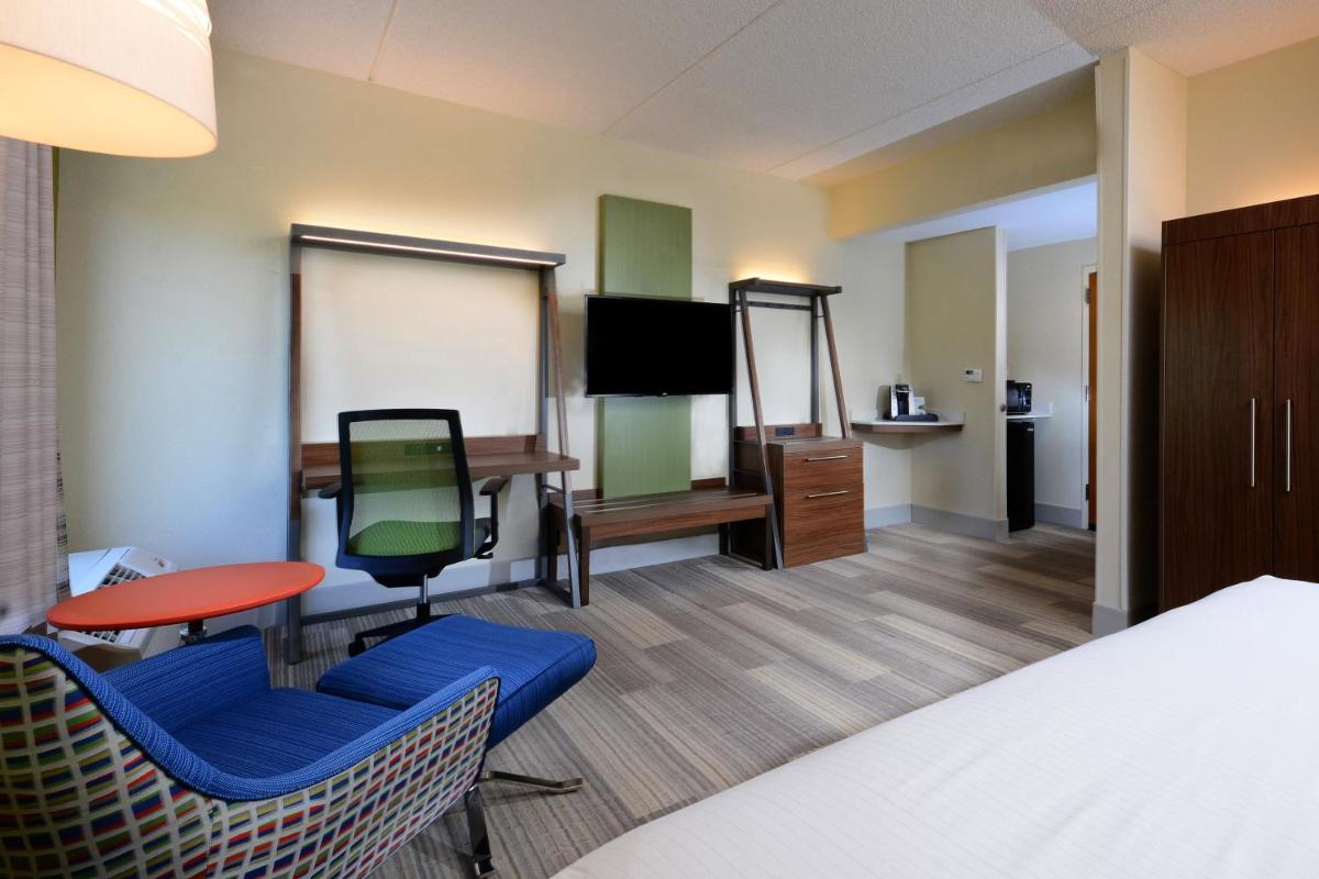 Photo - Holiday Inn Express & Suites Raleigh Durham Airport at RTP, an IHG Hotel