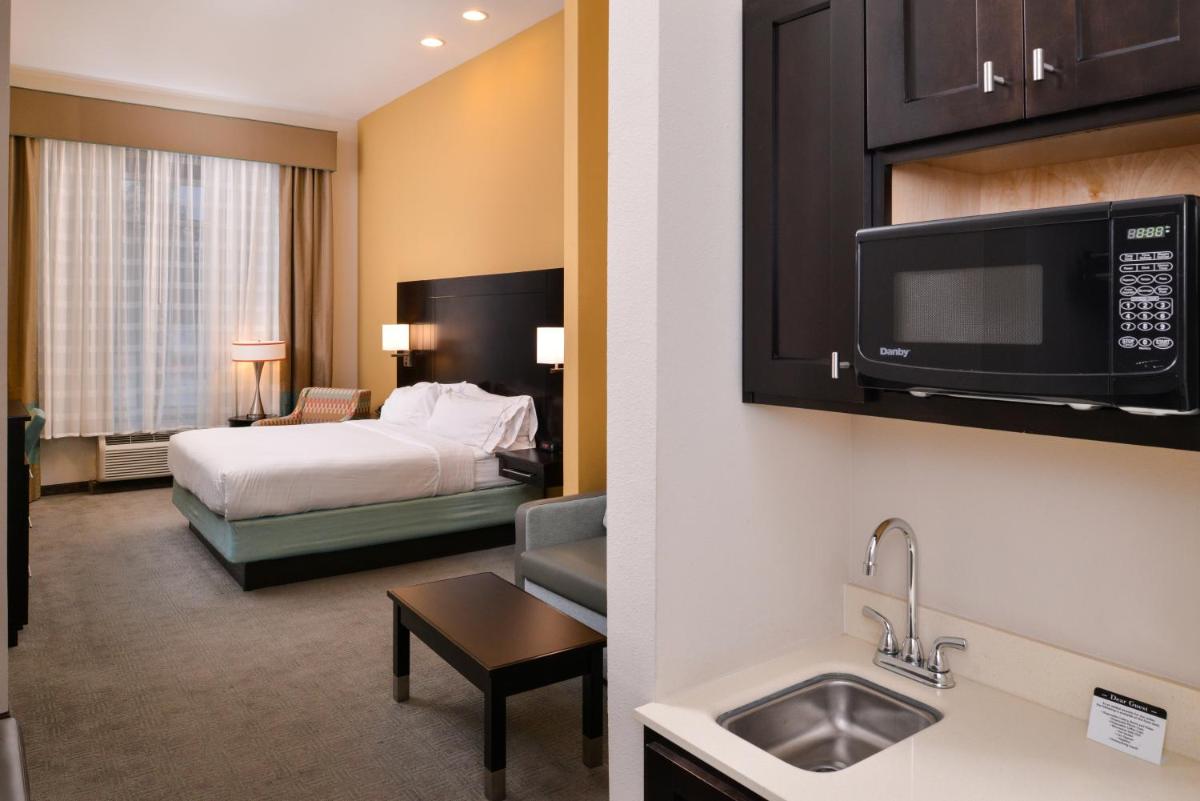 Photo - Holiday Inn Express & Suites Austin South, an IHG Hotel