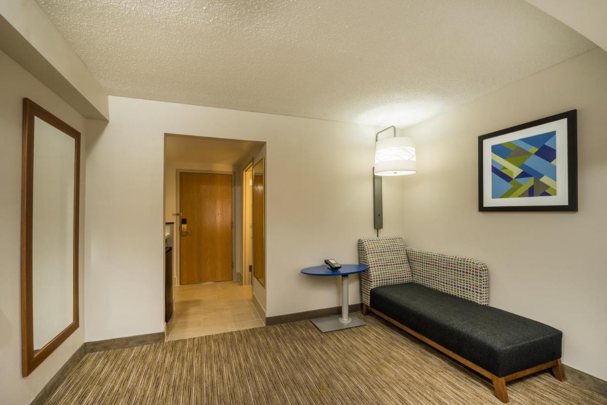 Photo - Holiday Inn Express Hotel & Suites Louisville East, an IHG Hotel
