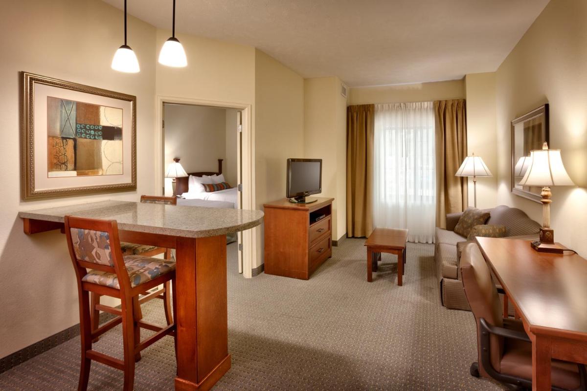 Foto - Staybridge Suites Omaha 80th and Dodge, an IHG Hotel