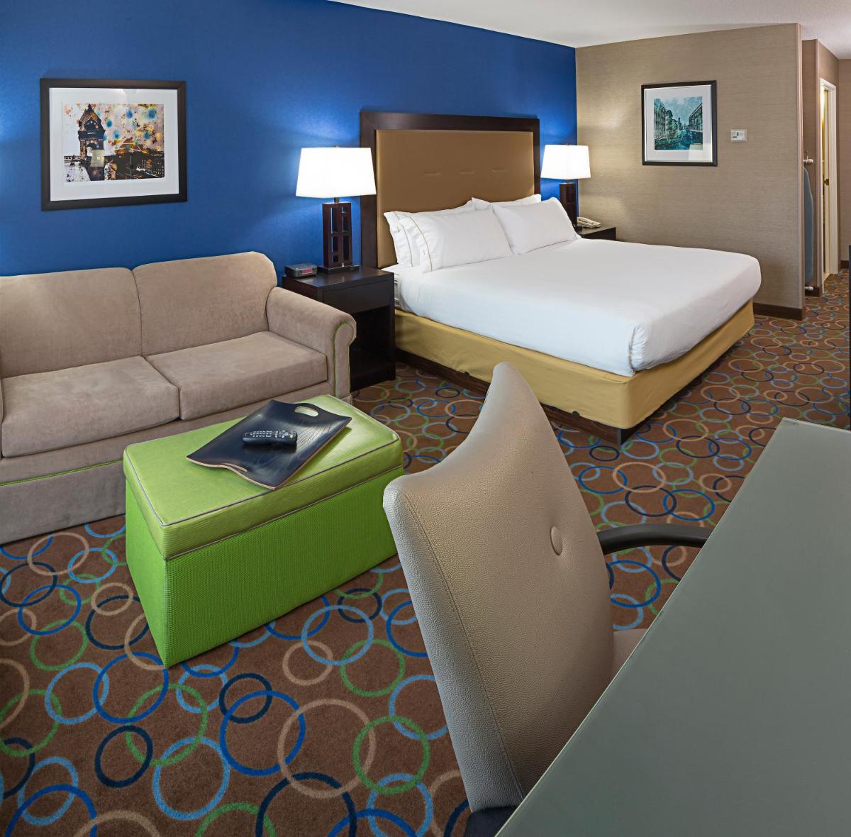 Photo - Holiday Inn Express Hotel & Suites Manchester - Airport, an IHG Hotel