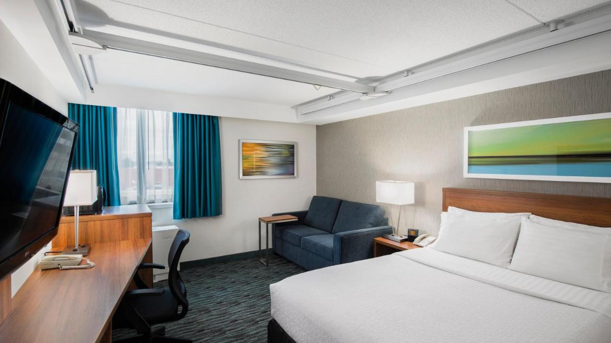 Photo - Holiday Inn Winnipeg - Airport West, an IHG Hotel