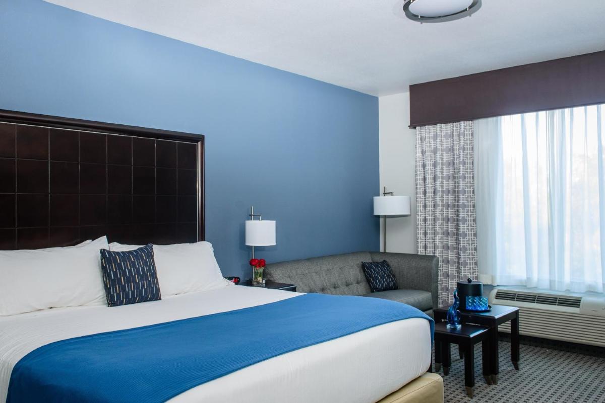 Photo - Holiday Inn Express Hotel & Suites Austin NW - Arboretum Area, an IHG Hotel