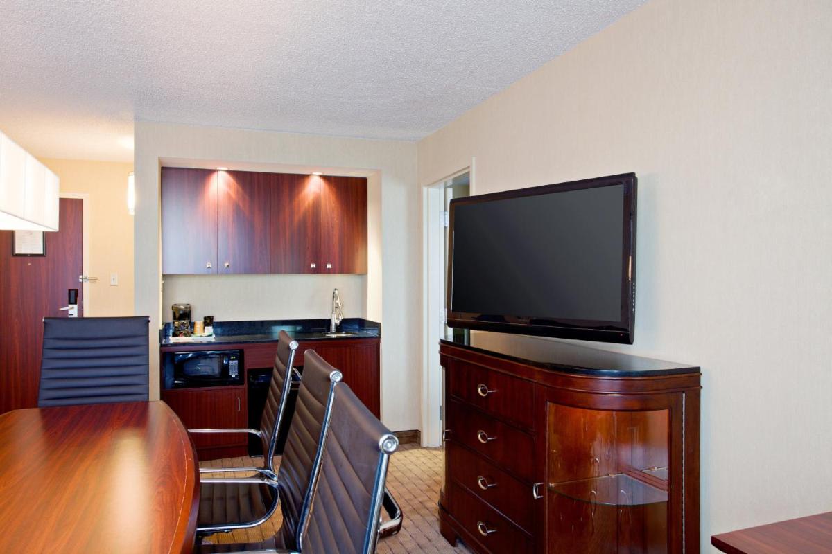 Photo - Holiday Inn & Suites Winnipeg Downtown, an IHG Hotel