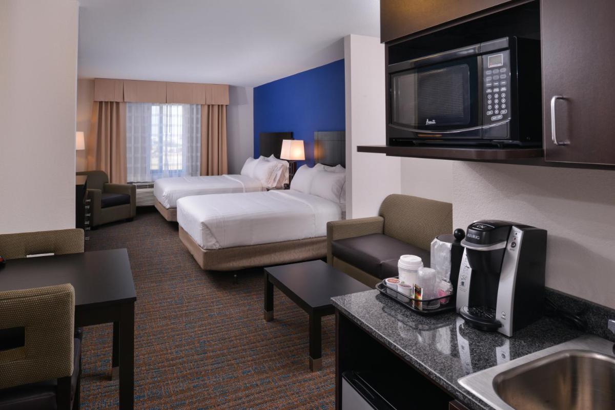 Photo - Holiday Inn Express & Suites Bakersfield Airport, an IHG Hotel