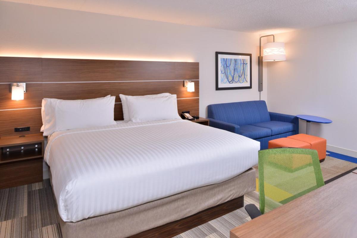 Photo - Holiday Inn Express Hotel & Suites Indianapolis Dtn-Conv Ctr, an IHG Hotel