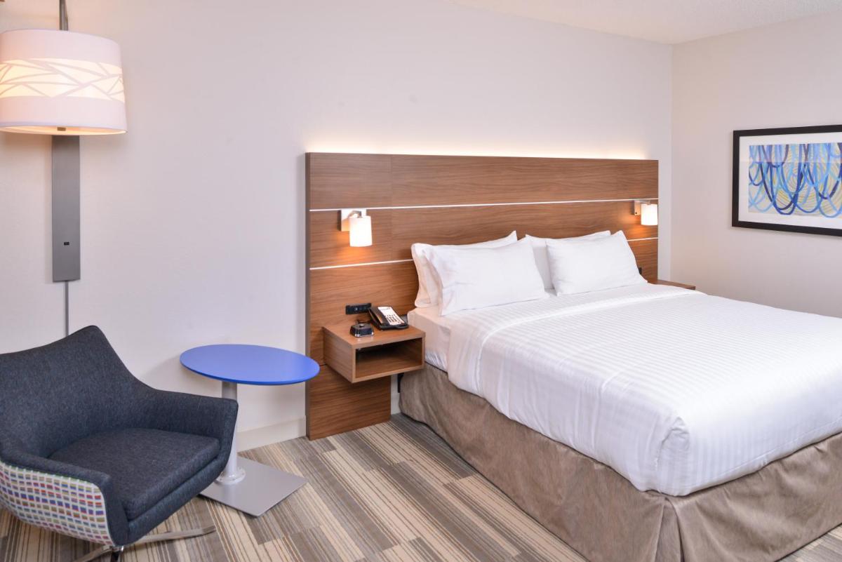 Photo - Holiday Inn Express Hotel & Suites Indianapolis Dtn-Conv Ctr, an IHG Hotel