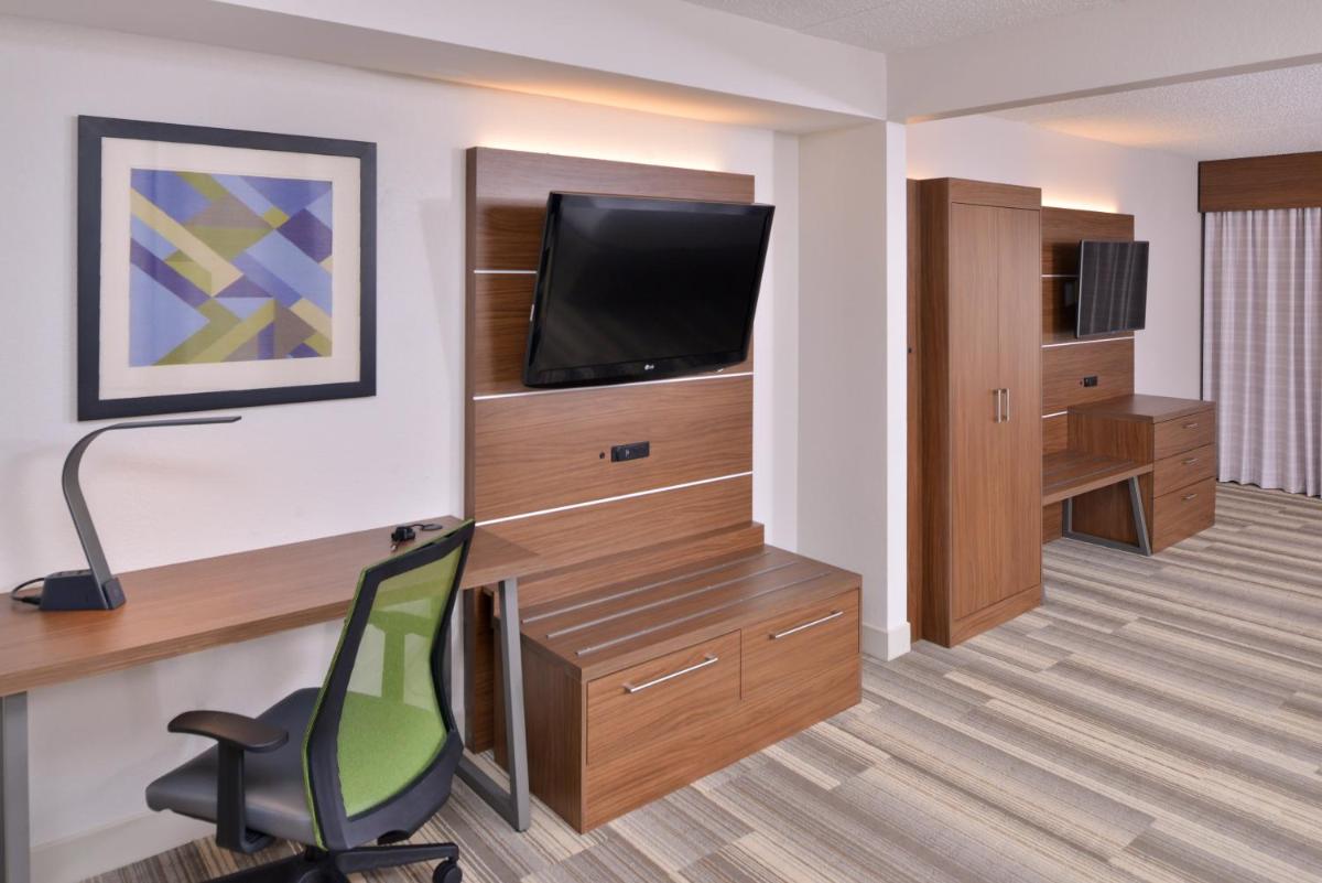 Photo - Holiday Inn Express Hotel & Suites Indianapolis Dtn-Conv Ctr, an IHG Hotel