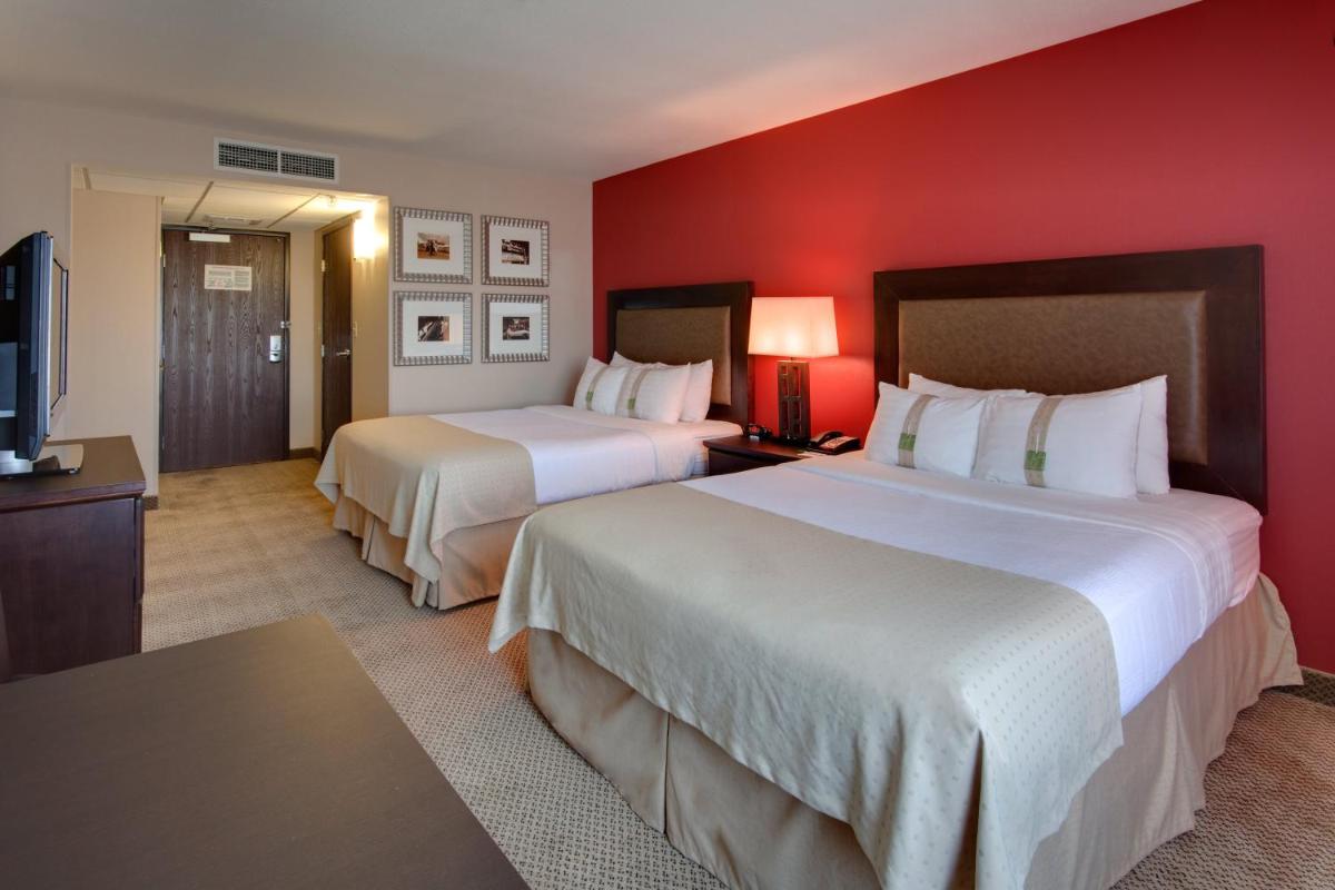 Photo - Holiday Inn Hotel & Suites Bakersfield, an IHG Hotel
