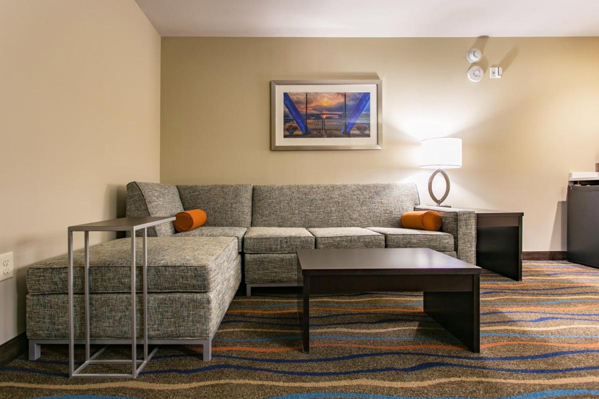 Photo - Holiday Inn Hotel & Suites Chattanooga, an IHG Hotel