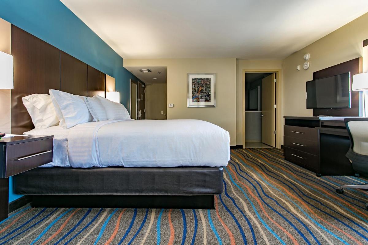 Photo - Holiday Inn Hotel & Suites Chattanooga, an IHG Hotel