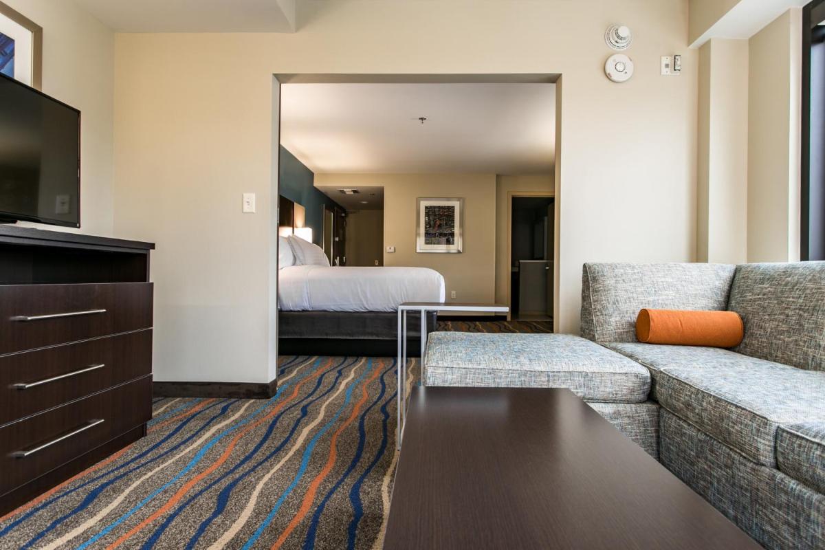 Photo - Holiday Inn Hotel & Suites Chattanooga, an IHG Hotel