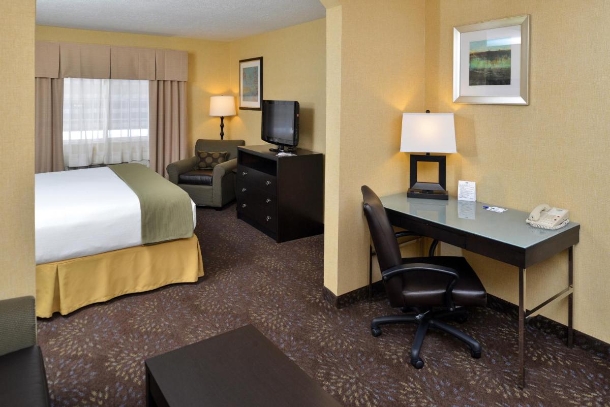 Photo - Holiday Inn Express Hotel & Suites Charlotte, an IHG Hotel
