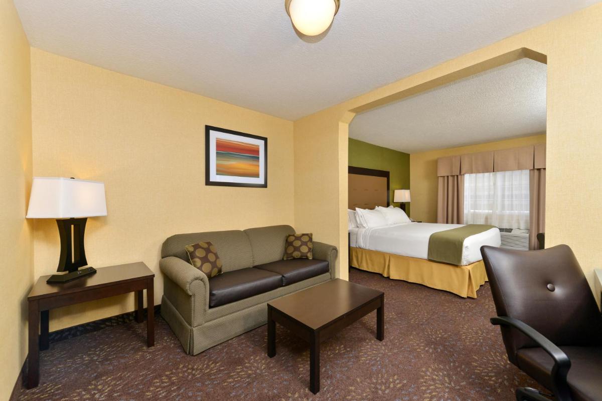 Photo - Holiday Inn Express Hotel & Suites Charlotte, an IHG Hotel