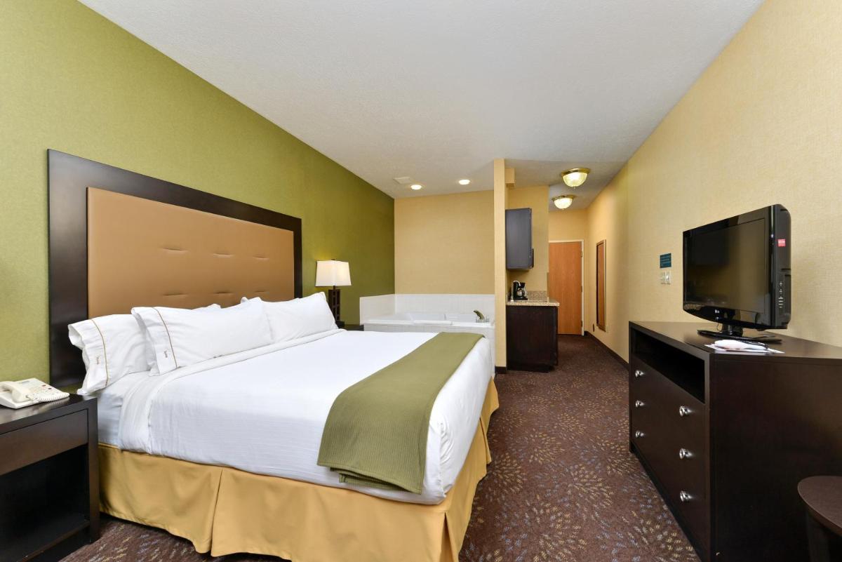 Photo - Holiday Inn Express Hotel & Suites Charlotte, an IHG Hotel