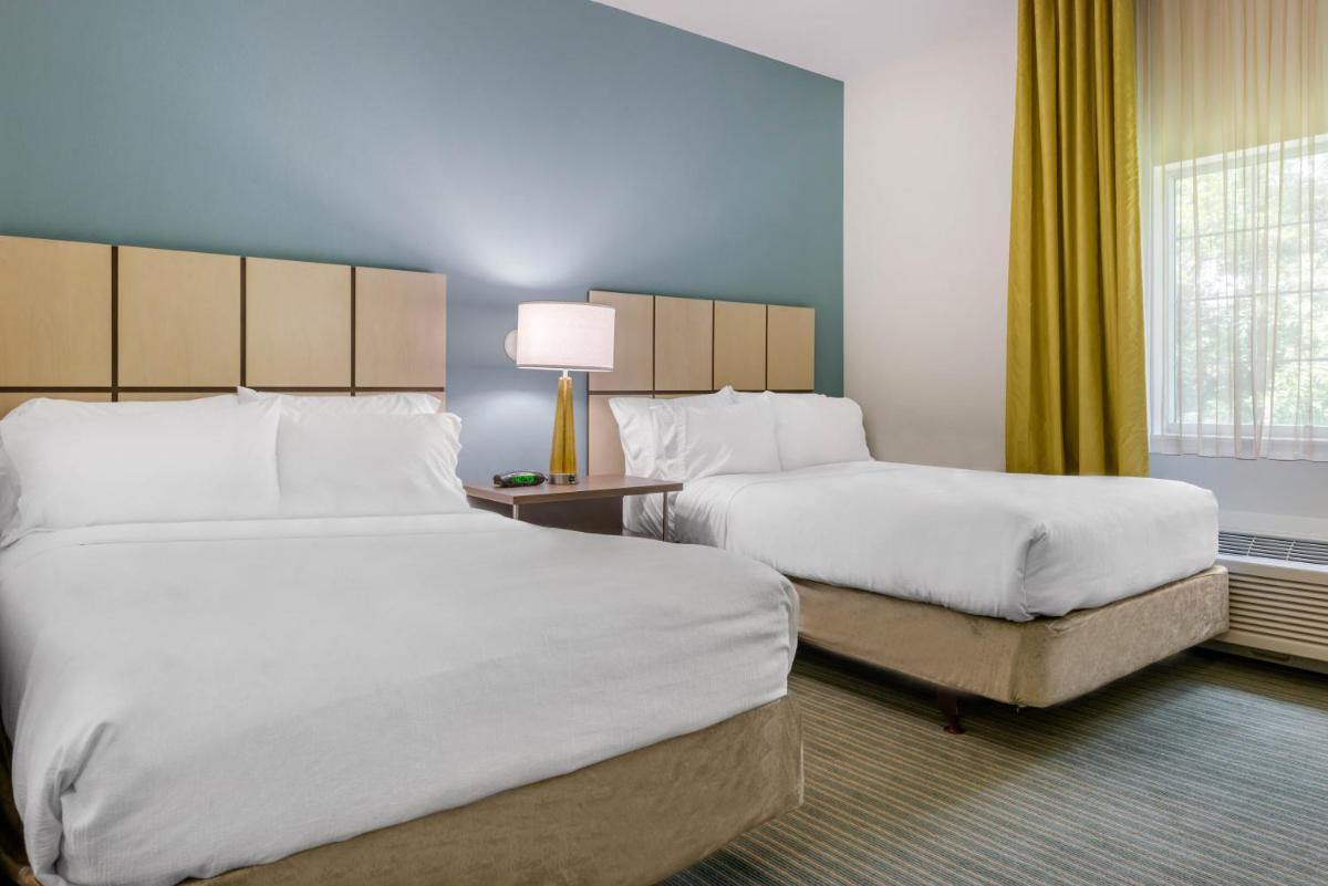 Foto - Candlewood Suites Fort Myers/Sanibel Gateway, an IHG Hotel