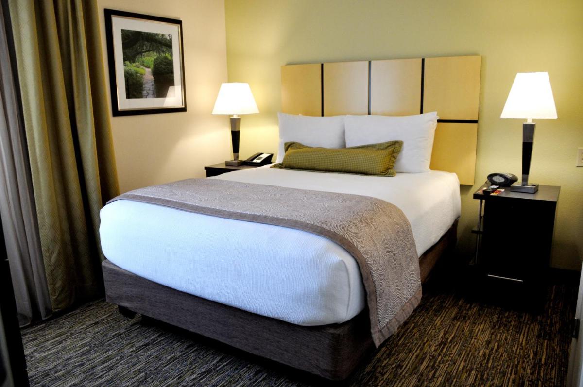 Photo - Candlewood Suites Sterling, an IHG Hotel